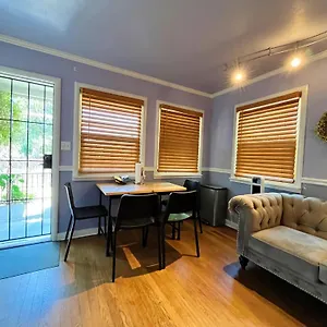 Holiday home Sweet Home With Ample Parking Only 2Mins To Freeway, Sacramento